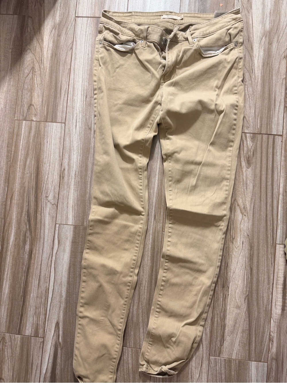 Women’s Skinny Jeans in Beige